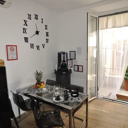 Flatinrome Trastevere Deluxe Rooms